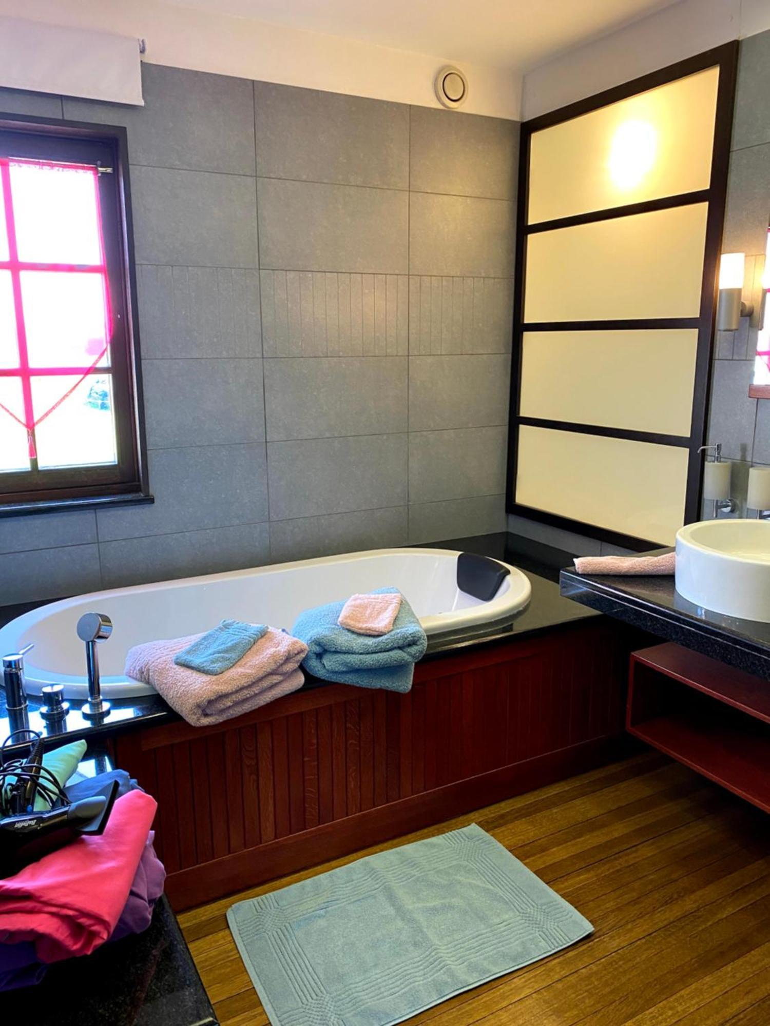 Le Chateau De Frankie Spas-Saunas Grand-Reng 외부 사진